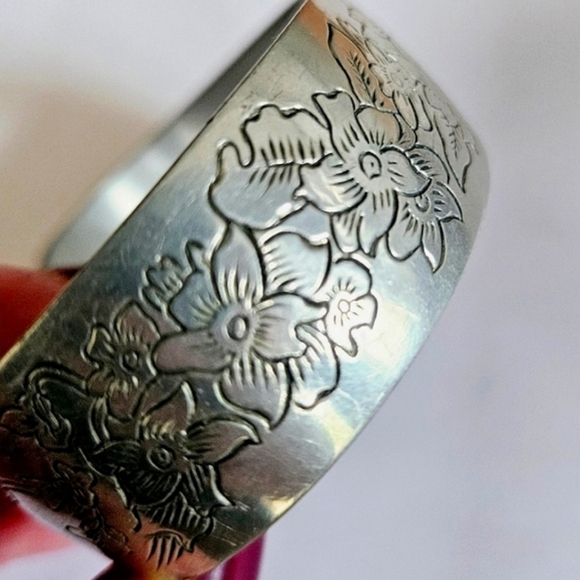 Vintage Silver Cuff Bracelet - Picture 2 of 10